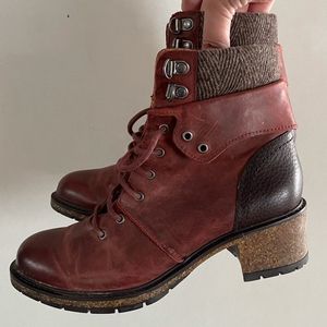 NIB AETREX Aubry Arch Support Weatherproof lace up boot in red size 6